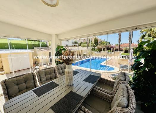 Reventa - Chalet Independiente - La Marina - Urbanización La Marina