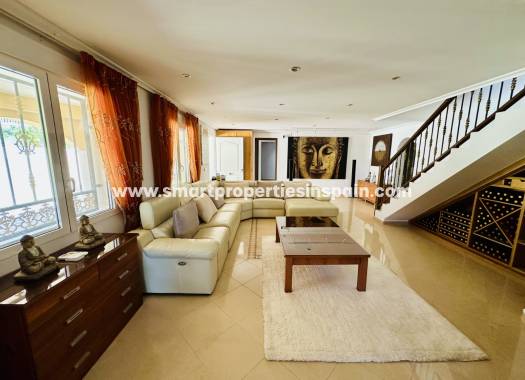 Reventa - Chalet Independiente - La Marina - Urbanización La Marina