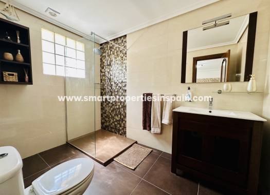 Reventa - Chalet Independiente - La Marina - Urbanización La Marina