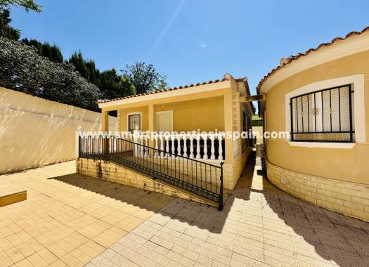 Reventa - Chalet Independiente - La Marina - Urbanización La Marina