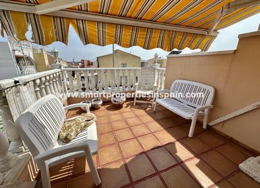 Wiederverkauf - Semi Detached Villa - La Marina - Urbanización La Marina