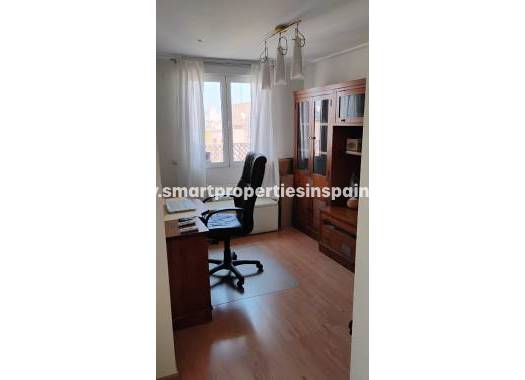 Resale - Apartment - Elche
