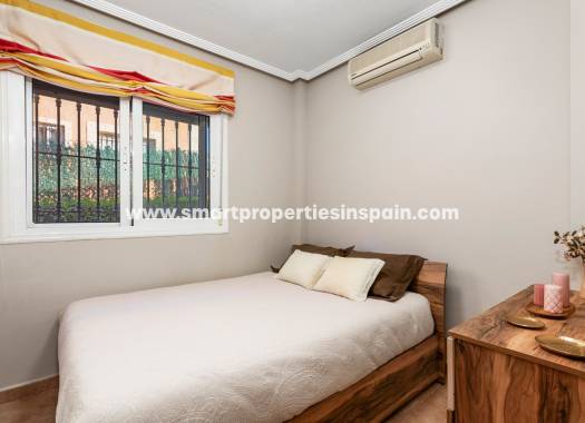 Wiederverkauf - Semi Detached Villa - La Marina - Urbanización La Marina