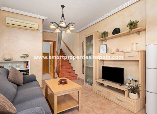 Wiederverkauf - Semi Detached Villa - La Marina - Urbanización La Marina