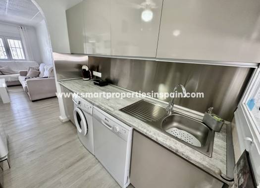 Wederverkoop - Detached Villa - La Marina - Urbanización La Marina