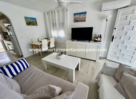 Wederverkoop - Detached Villa - La Marina - Urbanización La Marina