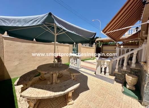 Reventa - Chalet Independiente - La Marina - Urbanización La Marina