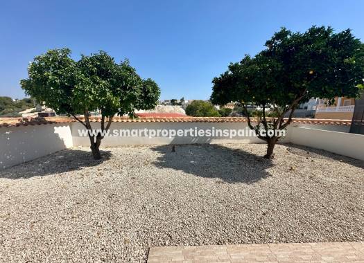 Reventa - Chalet Independiente - La Marina - Urbanización La Marina