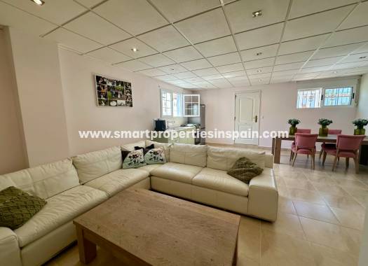 Reventa - Chalet Independiente - La Marina - Urbanización La Marina