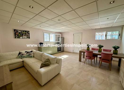 Reventa - Chalet Independiente - La Marina - Urbanización La Marina