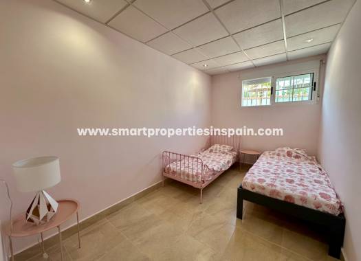 Reventa - Chalet Independiente - La Marina - Urbanización La Marina