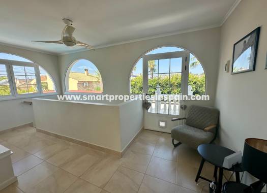 Reventa - Chalet Independiente - La Marina - Urbanización La Marina