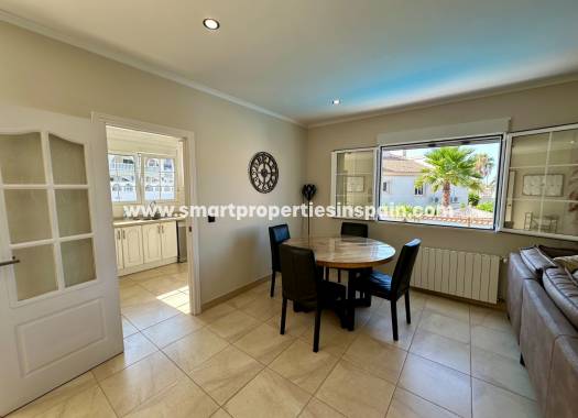 Reventa - Chalet Independiente - La Marina - Urbanización La Marina