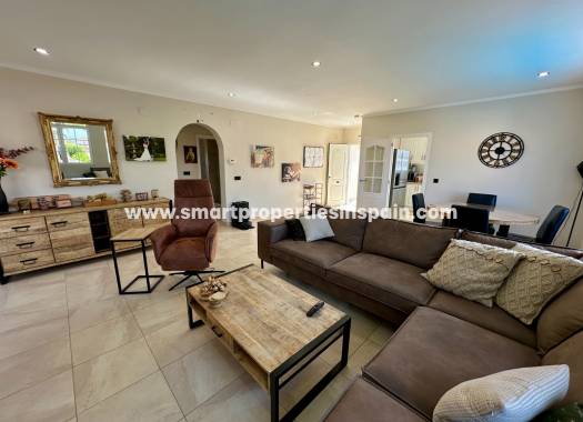 Reventa - Chalet Independiente - La Marina - Urbanización La Marina
