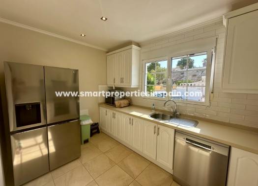 Reventa - Chalet Independiente - La Marina - Urbanización La Marina