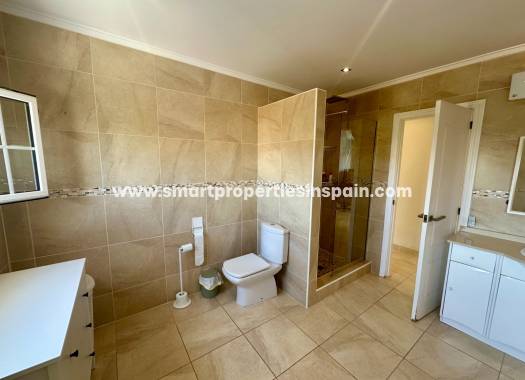 Reventa - Chalet Independiente - La Marina - Urbanización La Marina