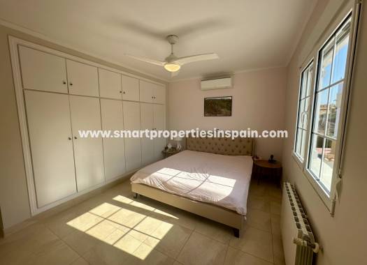 Reventa - Chalet Independiente - La Marina - Urbanización La Marina