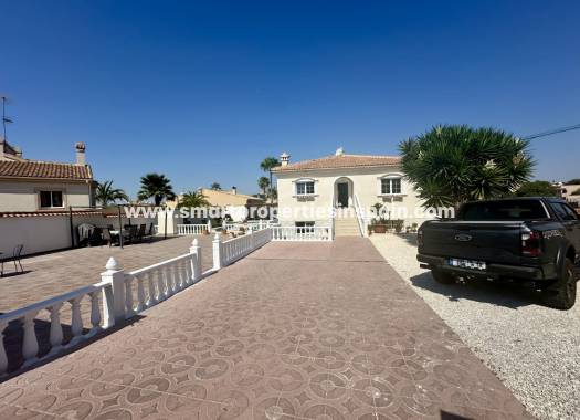 Reventa - Chalet Independiente - La Marina - Urbanización La Marina