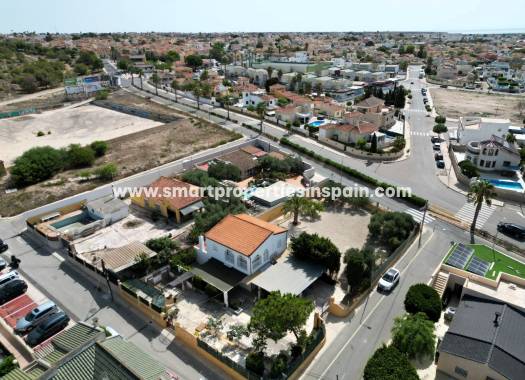 Reventa - Chalet Independiente - La Marina - Urbanización La Marina
