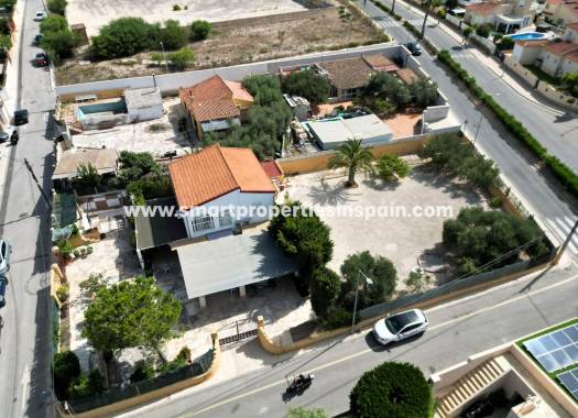 Reventa - Chalet Independiente - La Marina - Urbanización La Marina