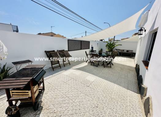 Wederverkoop - Detached Villa - La Marina - Urbanización La Marina