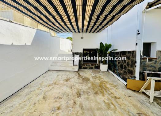 Wederverkoop - Detached Villa - La Marina - Urbanización La Marina