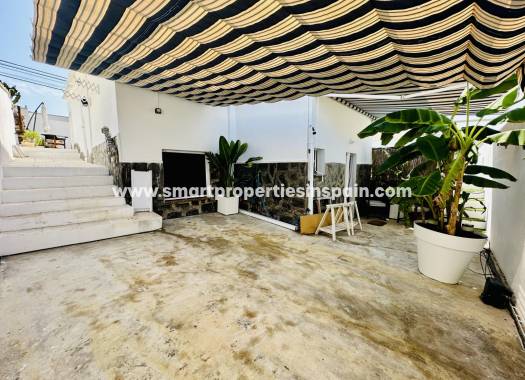 Wederverkoop - Detached Villa - La Marina - Urbanización La Marina