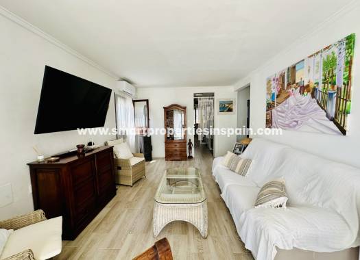 Wederverkoop - Detached Villa - La Marina - Urbanización La Marina