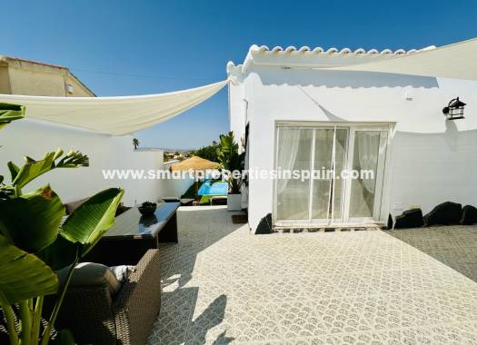 Wederverkoop - Detached Villa - La Marina - Urbanización La Marina
