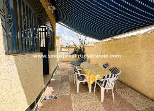Wederverkoop - Detached Villa - La Marina - Urbanización La Marina