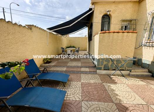 Wederverkoop - Detached Villa - La Marina - Urbanización La Marina