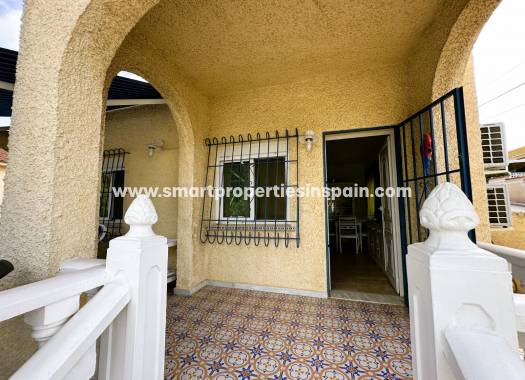 Wederverkoop - Detached Villa - La Marina - Urbanización La Marina