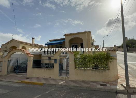 Wederverkoop - Detached Villa - La Marina - Urbanización La Marina