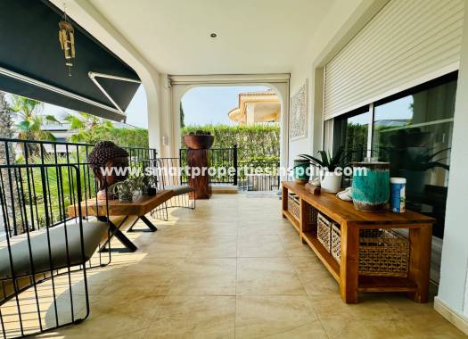 Wederverkoop - Detached Villa - La Marina - Urbanización La Marina