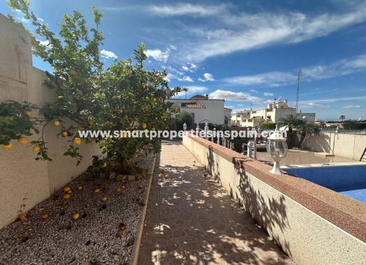 Wederverkoop - Detached Villa - La Marina - Urbanización La Marina