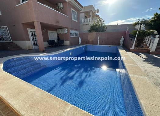 Wederverkoop - Detached Villa - La Marina - Urbanización La Marina