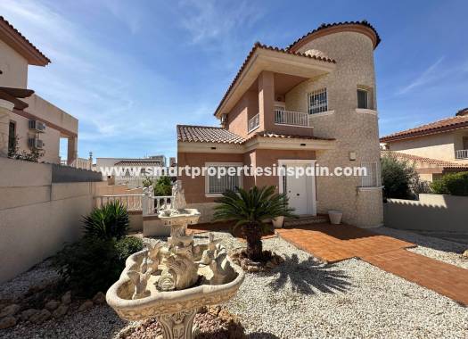 Wederverkoop - Detached Villa - La Marina - Urbanización La Marina