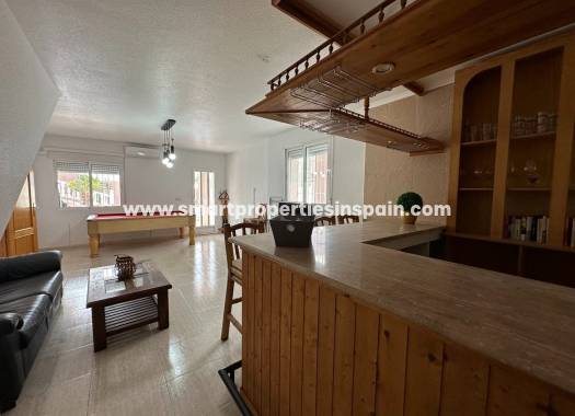 Wederverkoop - Detached Villa - La Marina - Urbanización La Marina