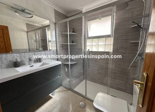 Wederverkoop - Detached Villa - La Marina - Urbanización La Marina