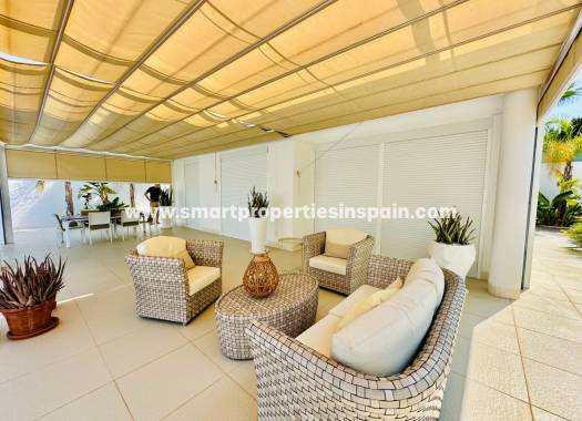 Reventa - Chalet Independiente - La Marina - Urbanización La Marina