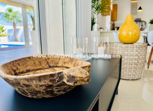 Reventa - Chalet Independiente - La Marina - Urbanización La Marina
