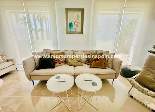 Reventa - Chalet Independiente - La Marina - Urbanización La Marina