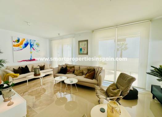 Reventa - Chalet Independiente - La Marina - Urbanización La Marina