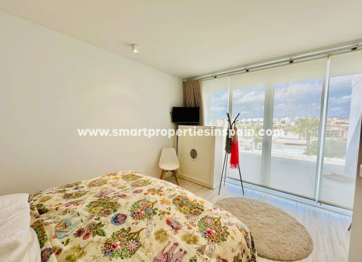 Reventa - Chalet Independiente - La Marina - Urbanización La Marina