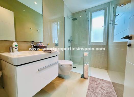 Reventa - Chalet Independiente - La Marina - Urbanización La Marina