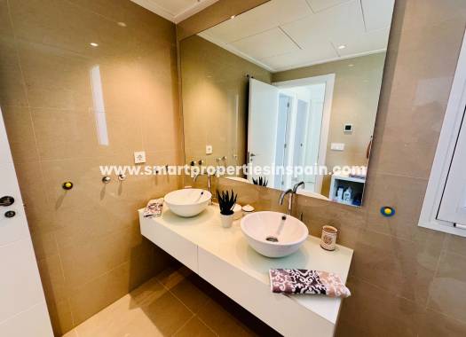 Reventa - Chalet Independiente - La Marina - Urbanización La Marina