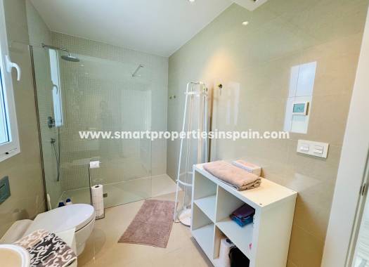 Reventa - Chalet Independiente - La Marina - Urbanización La Marina