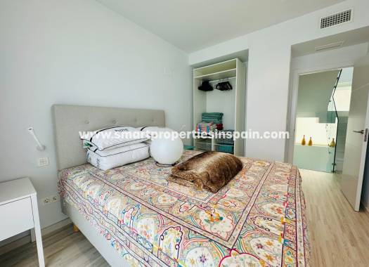 Reventa - Chalet Independiente - La Marina - Urbanización La Marina