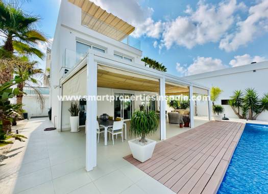 Reventa - Chalet Independiente - La Marina - Urbanización La Marina