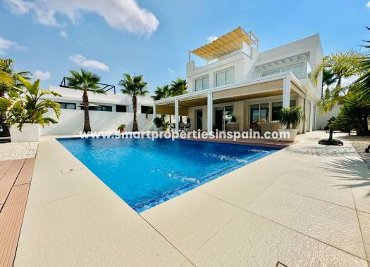 Reventa - Chalet Independiente - La Marina - Urbanización La Marina